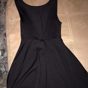 Short black dress, open back